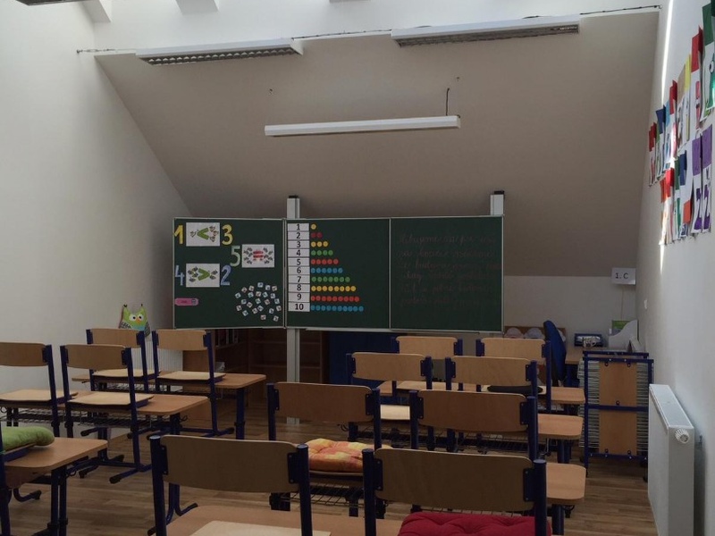 Holubice, Půdní výstavba základní školy